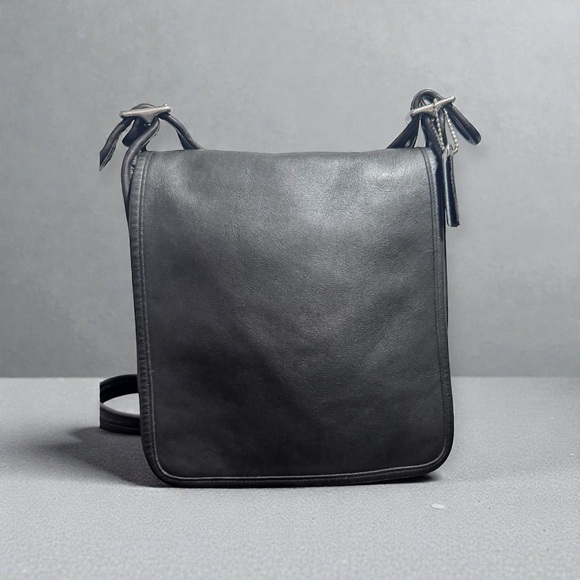 Coach Handbags - Vintage Coach Legacy Studio Flap 9144 black with Hang Tag in Great Condition